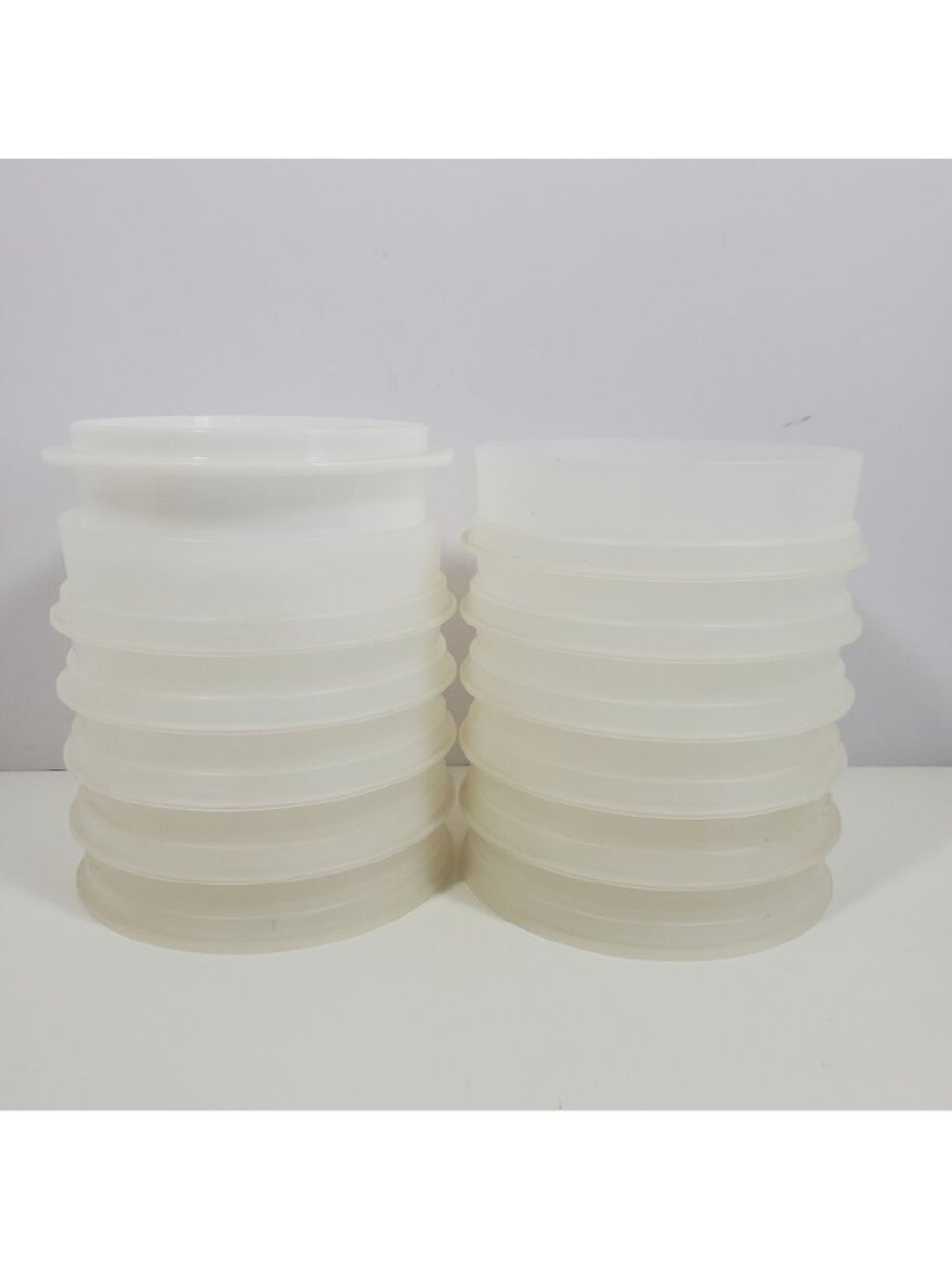 Tupperware 4" Hamburger Keepers 9 Lot Sheer And 1 White Ring Clear 882 NO PRESS - Picture 10 of 10